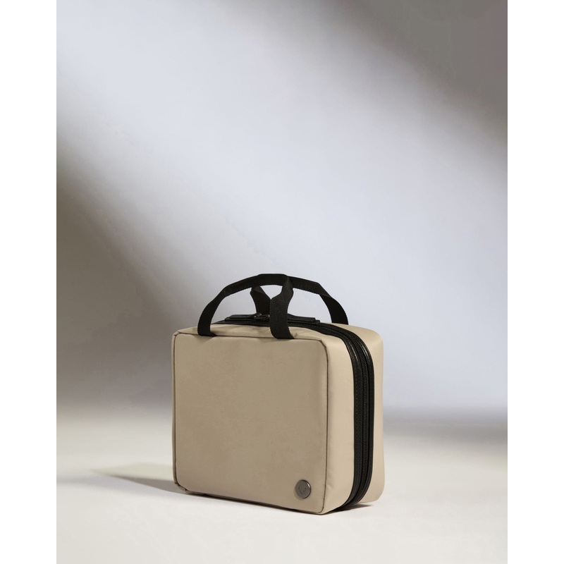 Hanging Wash Bag in Taupe - Chelsea
