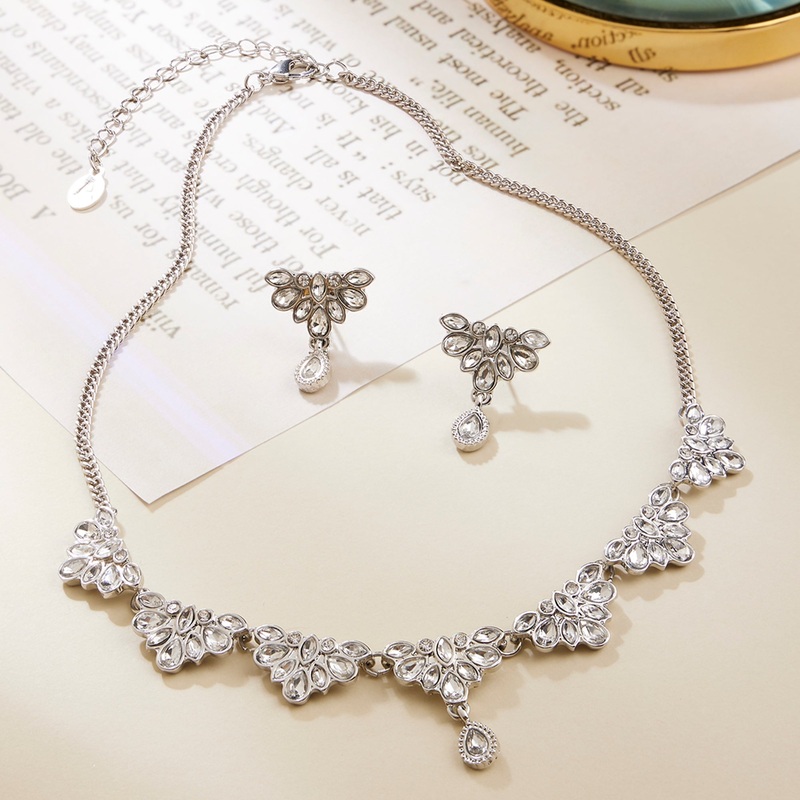Accessorize London Women'S Contemporary Floral Nekclace And Set