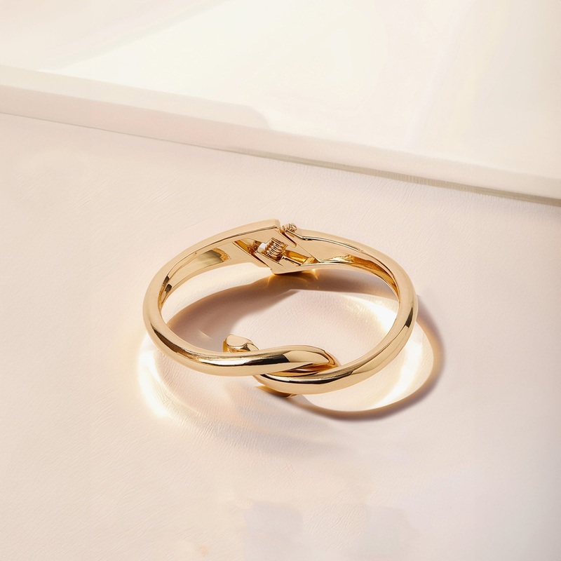 Twist Knot Bangle Gold