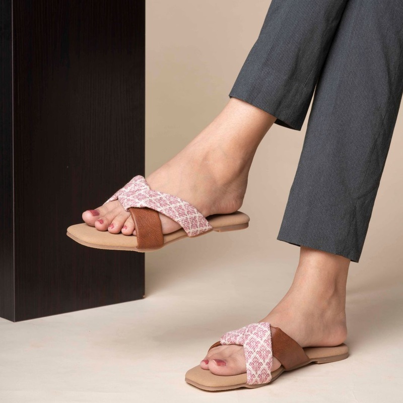 Chamoli Motif Cross Sliders