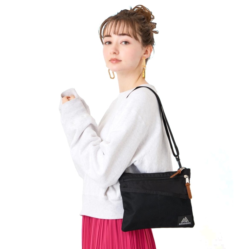 Classic Sacoche M Shoulder Bag